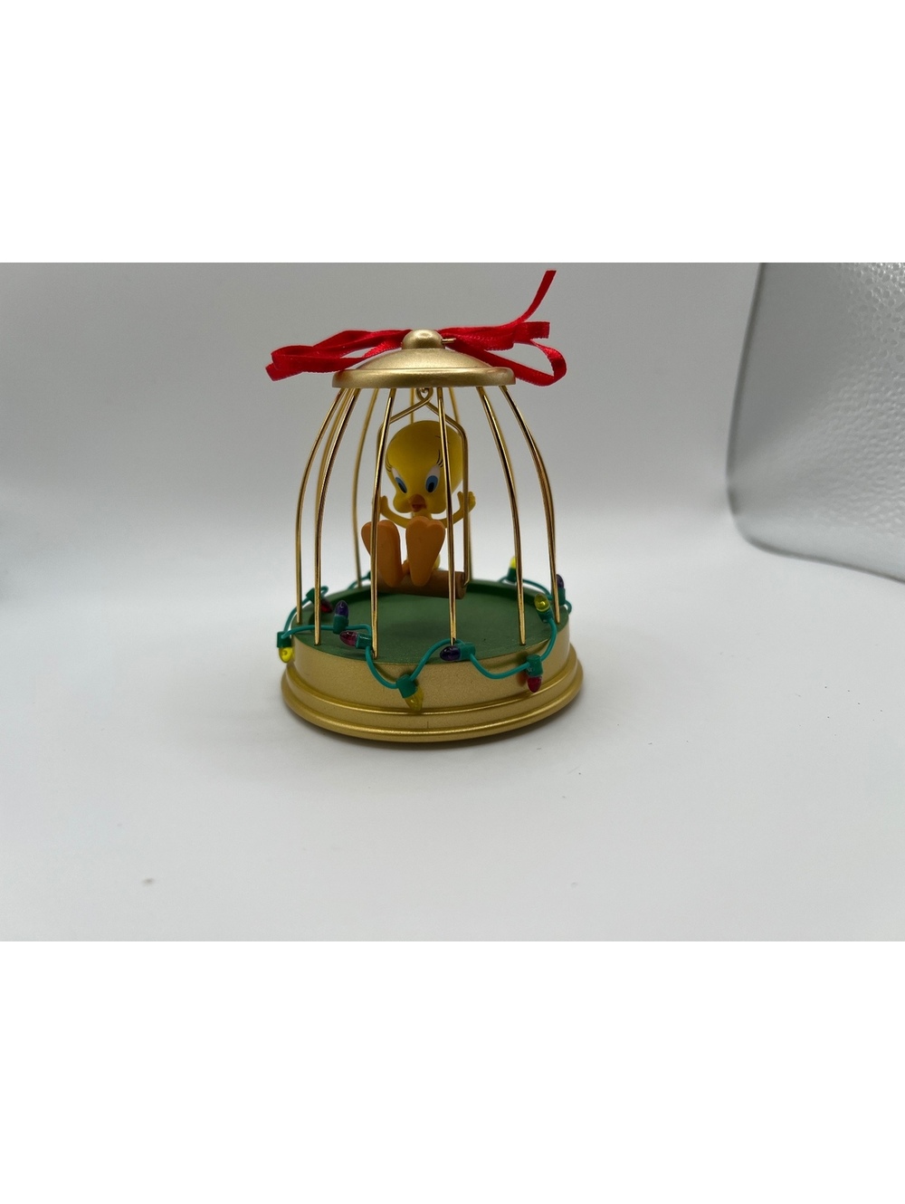 2004 Tweety Bird Hallmark Keepsake Ornament, not tested